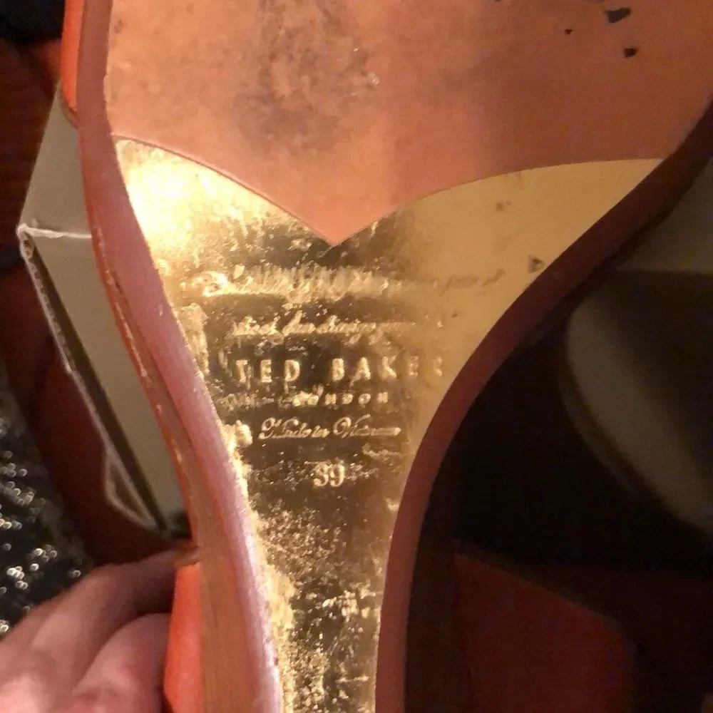 Ted Baker 39 Lernox Camel Brown Trim Stacked Wedge Sandals Gold Tone Hardware